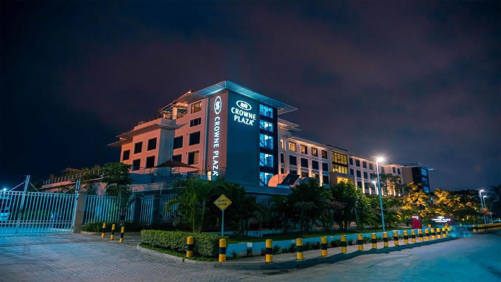 Crowne Plaza Nairobi Airport - luxury hotel near JKIA Airport