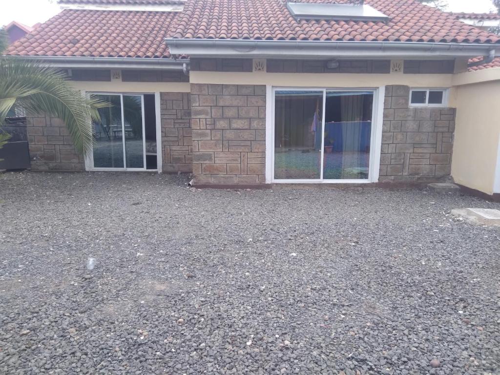 Nairobi Inn - budget hotel near JKIA Airport